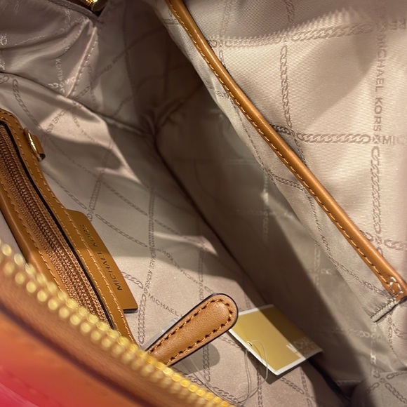 Michael Kors Womens Valerie Medium Logo Backpack 30F2G9VB2B-149 (Vanilla)
NWT - Picture 8 of 16